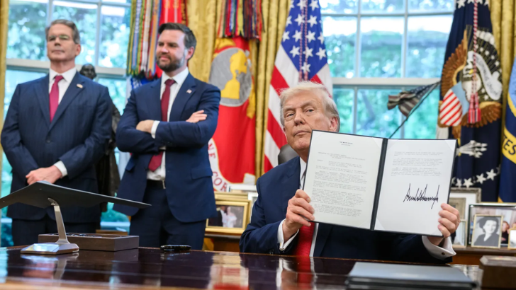https://salarnews.in/public/uploads/images/newsimages/maannewsimage29092025_203615_Trump on tariff.png